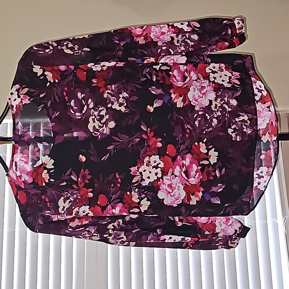 Beautiful Floral Pullover Top with Keyhole Neckline - Picture 8 of 8